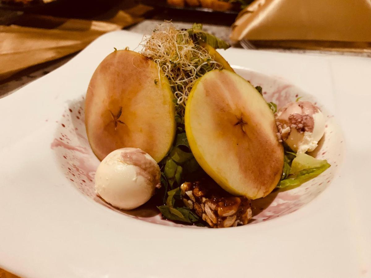 Real Hispano Valladolid  Extérieur photo Pear salad